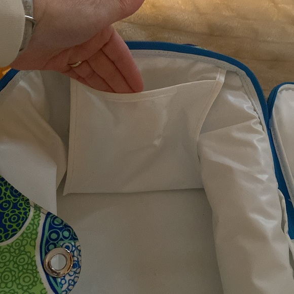 Vera Bradley Cooler —- picinic tote - Picture 4 of 10